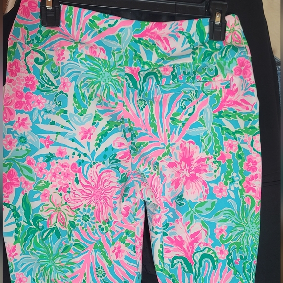Lilly Pulitzer Luxletic Reid Short UPF 50+ Amalfi Blue Leaf It Wild Golf Shorts - Picture 4 of 8